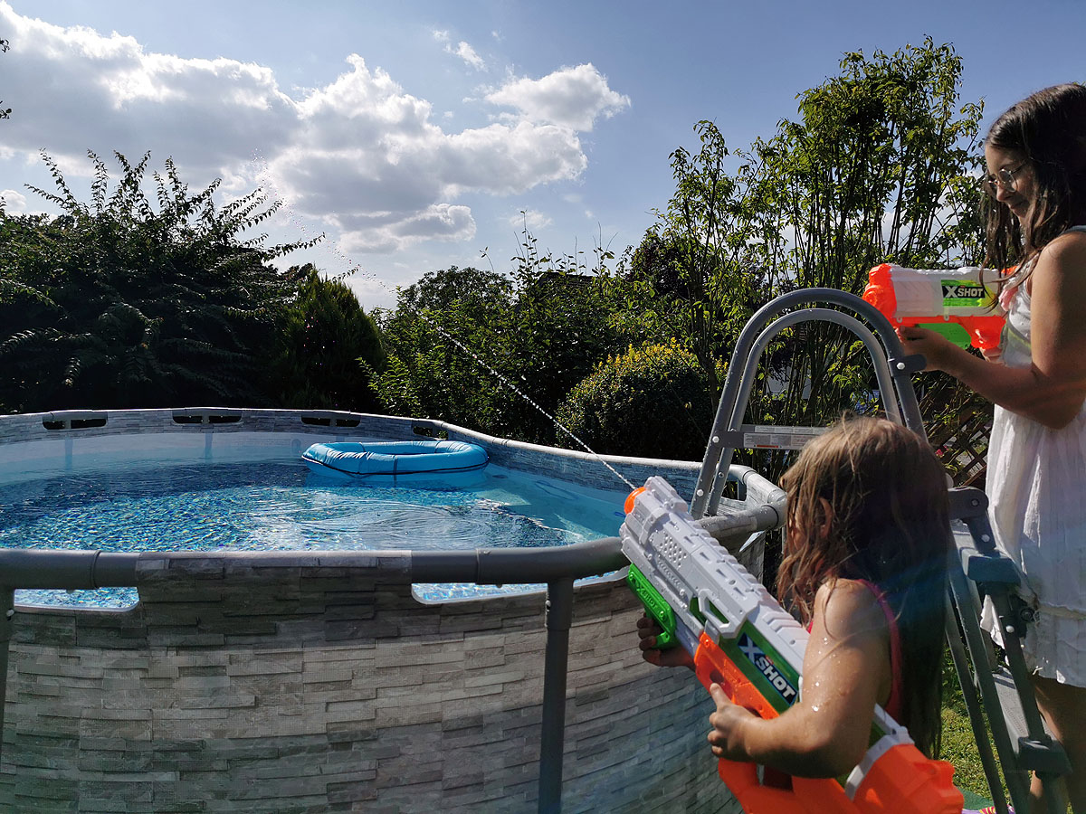 Wasserschlacht im Herbst mit Zuru